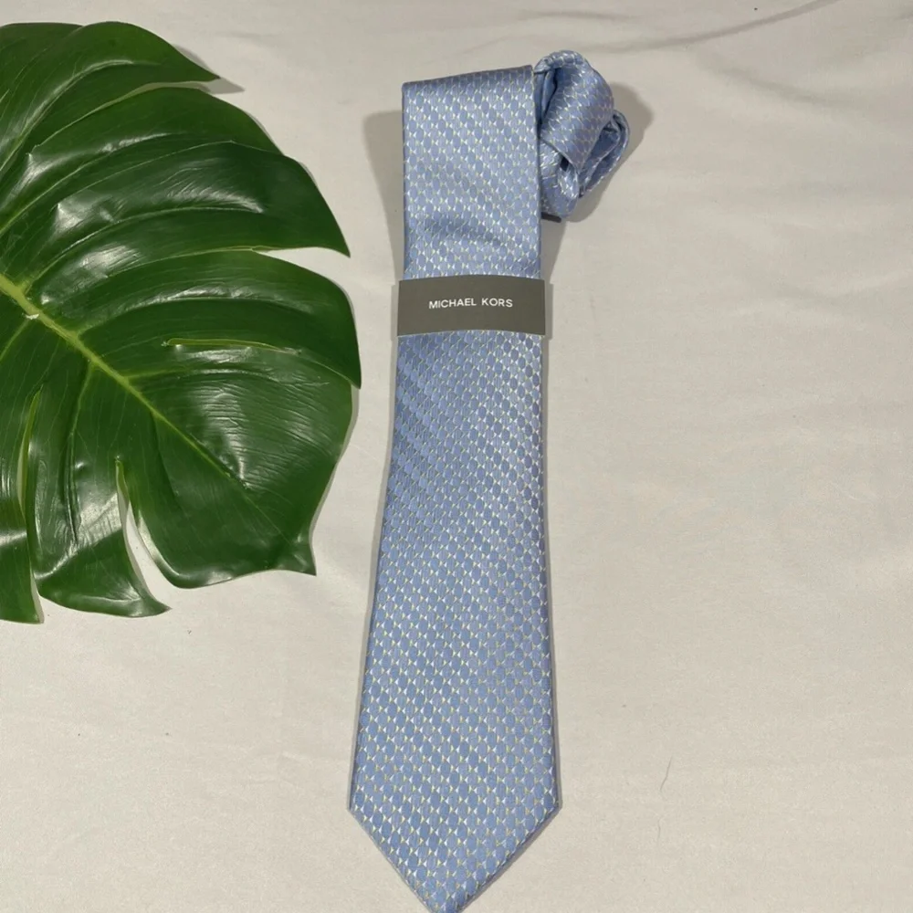 NWT $70 Michael Kors [Mens Tie‎ ] Mirrored Circles Tie in Light Blue Yellow